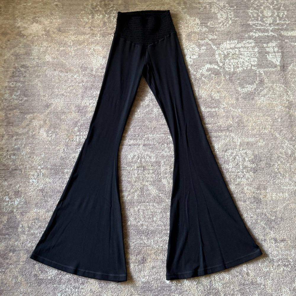Offline by Aerie Super Flared Black Leggings XS NWOT - Picture 2 of 5
